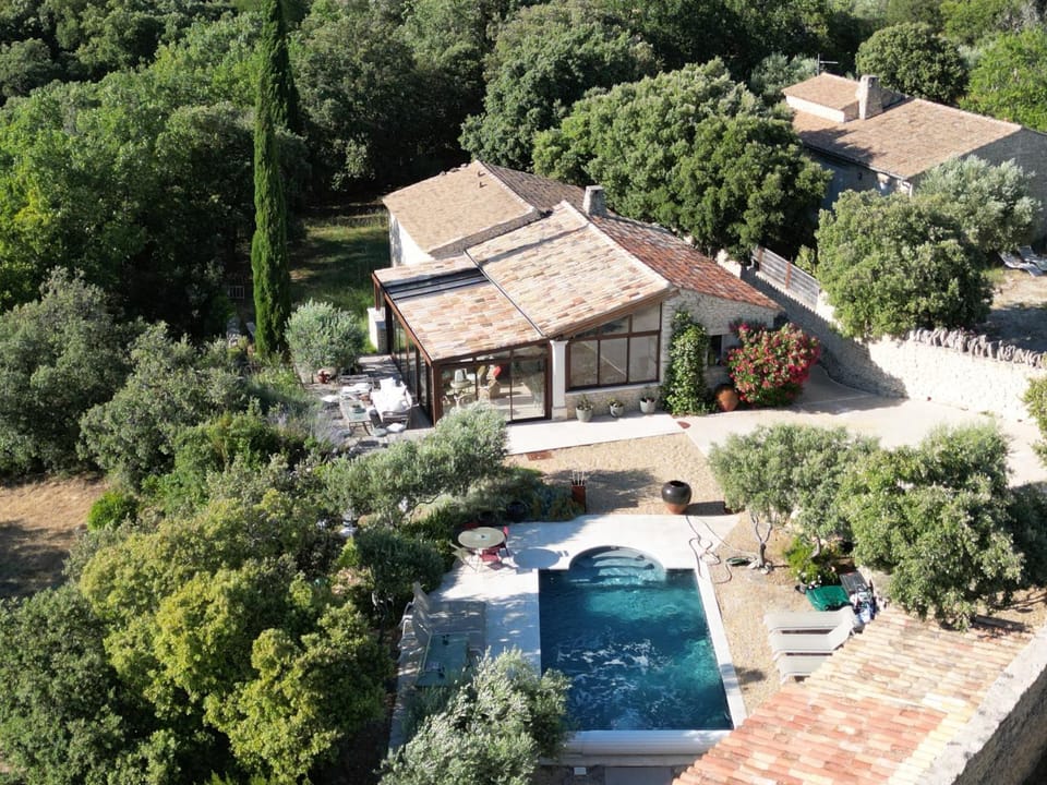 Mas provençal avec piscine à 10 minutes à pieds du village de Gordes Villa in Gordes