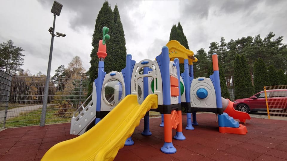 Restaurant/places to eat, Children play ground