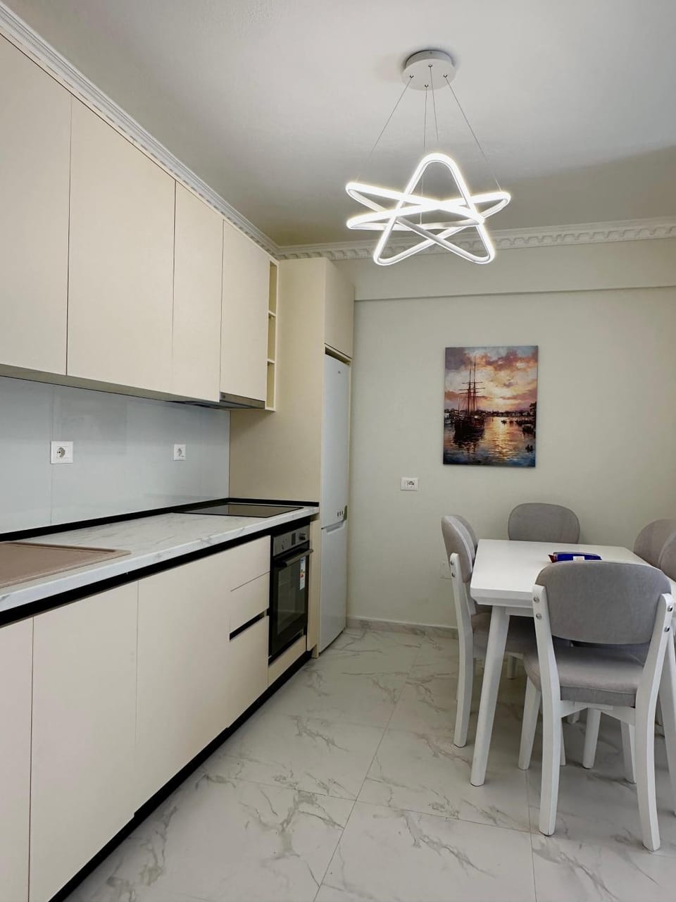 Kitchen or kitchenette, Dining area, stove