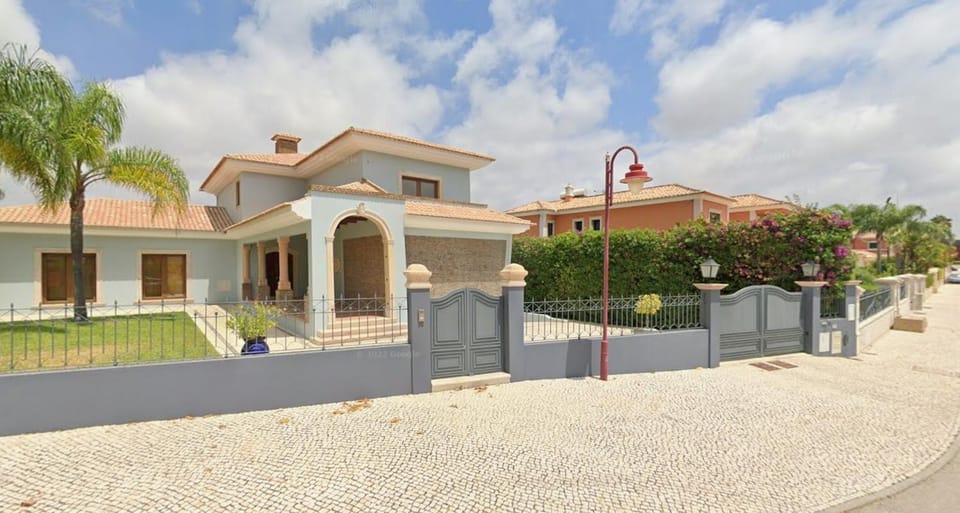 Property building, Day, Neighbourhood, Street view
