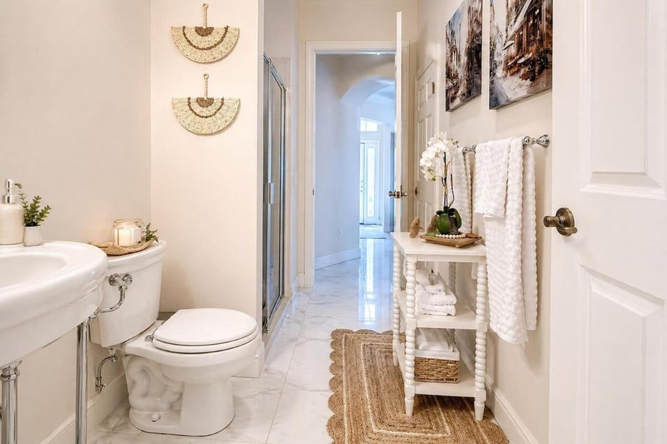 Toilet, Bathroom, towels
