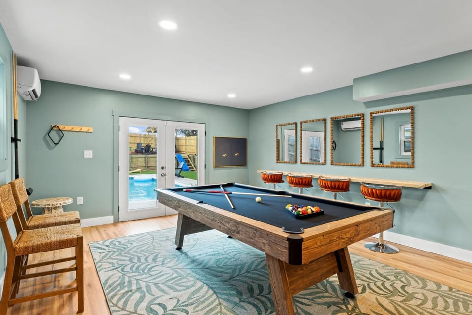 Billiard, Game Room