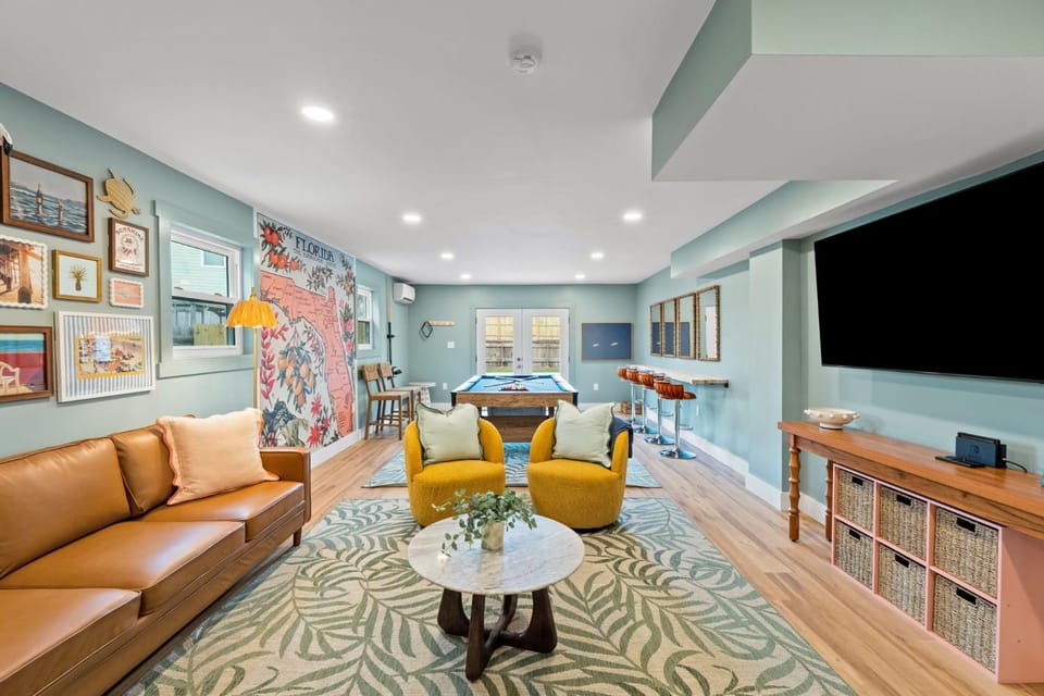 Communal lounge/ TV room, TV and multimedia, Living room, Seating area