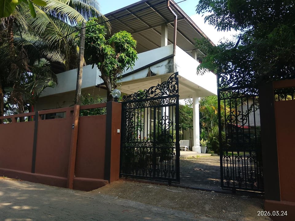 Vegan Stay Colombo Private Room & Meals Vacation rental in Dehiwala-Mount Lavinia