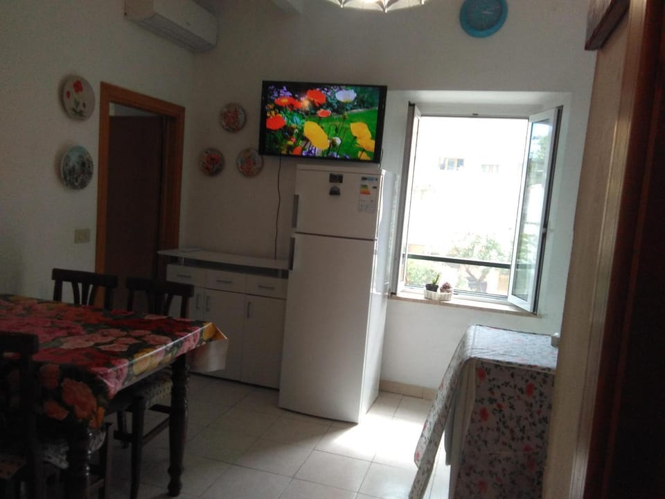 Kitchen or kitchenette, Living room, Seating area