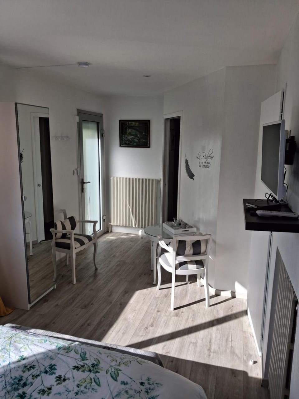 Photo of the whole room