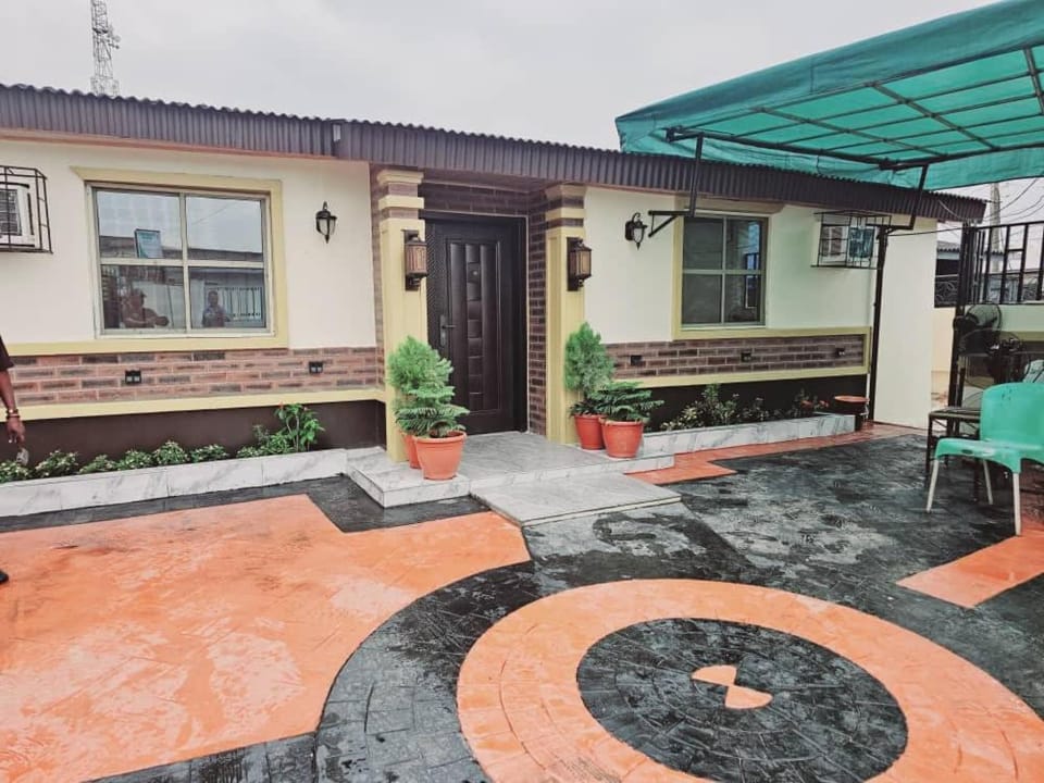 Summer Breeze Guest House Hotel in Lagos