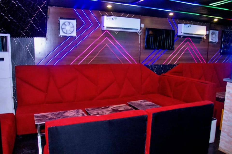 Summer Breeze Guest House Hotel in Lagos