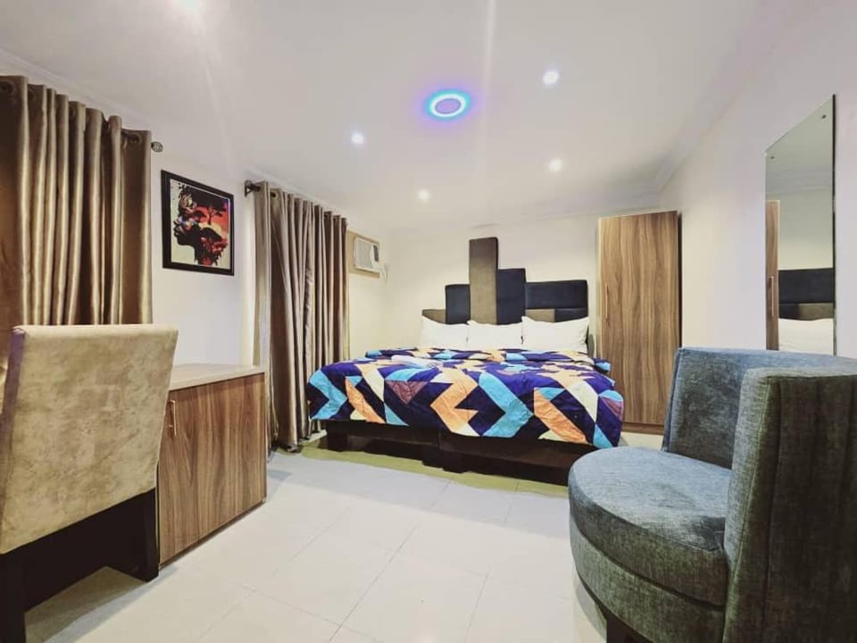 Summer Breeze Guest House Hotel in Lagos