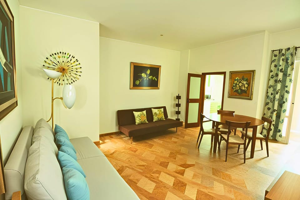 Living room, Decorative detail, Dining area