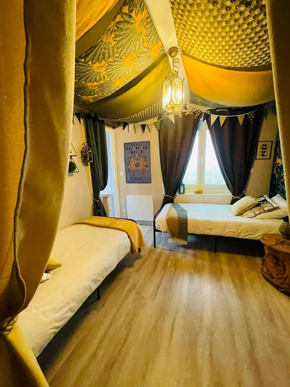 Photo of the whole room, Bedroom