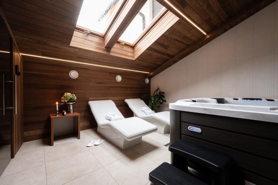 Hot Tub, Sauna, Spa and wellness centre/facilities, sunbed