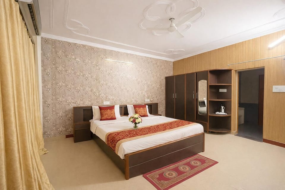 The Royal Palace Bed and Breakfast in Lucknow