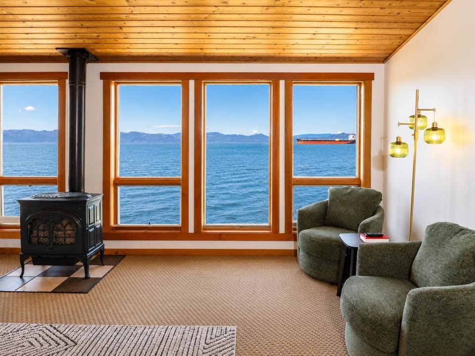 Living room, Seating area, River view, Sunrise, Sunset, fireplace