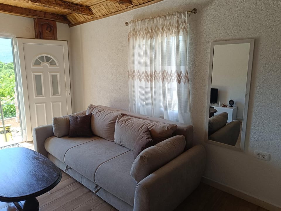 Hacienda Paraiso Escondido Apartment in Podgorica Municipality, Montenegro