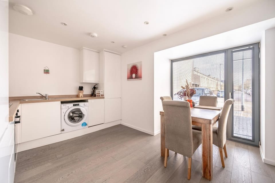Kitchen or kitchenette, kitchen