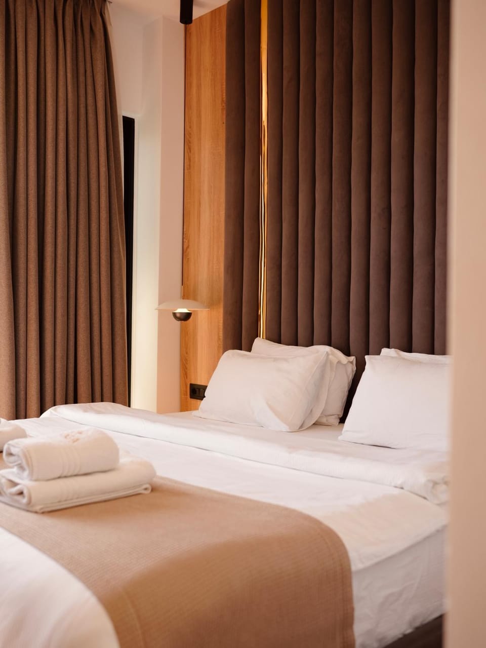 Bed, Photo of the whole room, Bedroom, towels