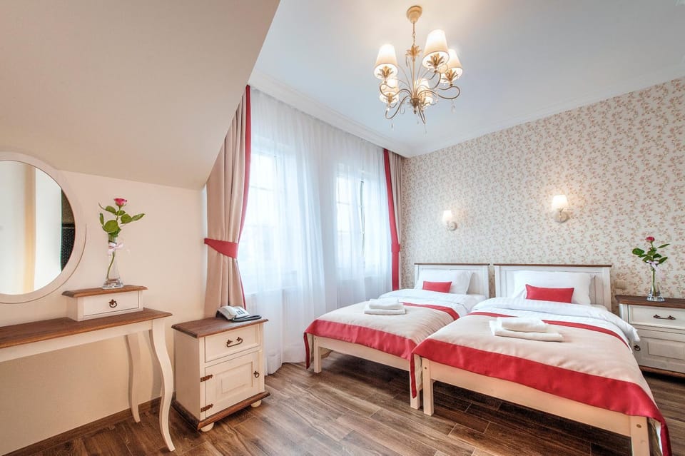 Photo of the whole room, Street view