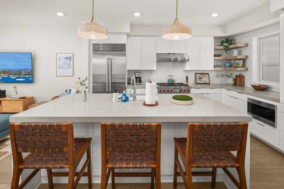3 Minute Walk to Beach 4 Bedroom Home House in Carlsbad