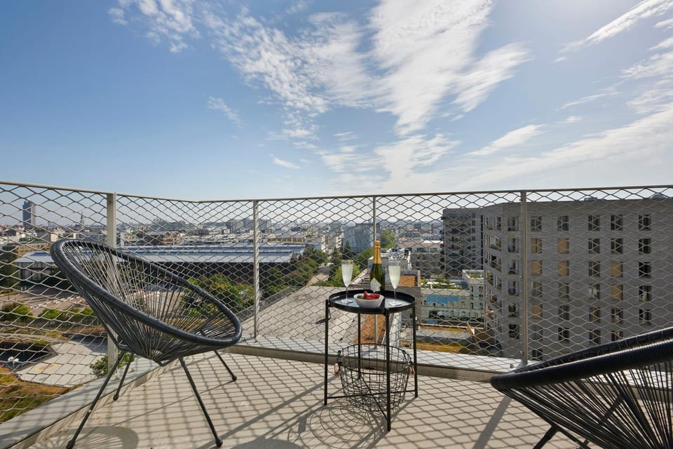 View (from property/room), Balcony/Terrace, City view, Landmark view