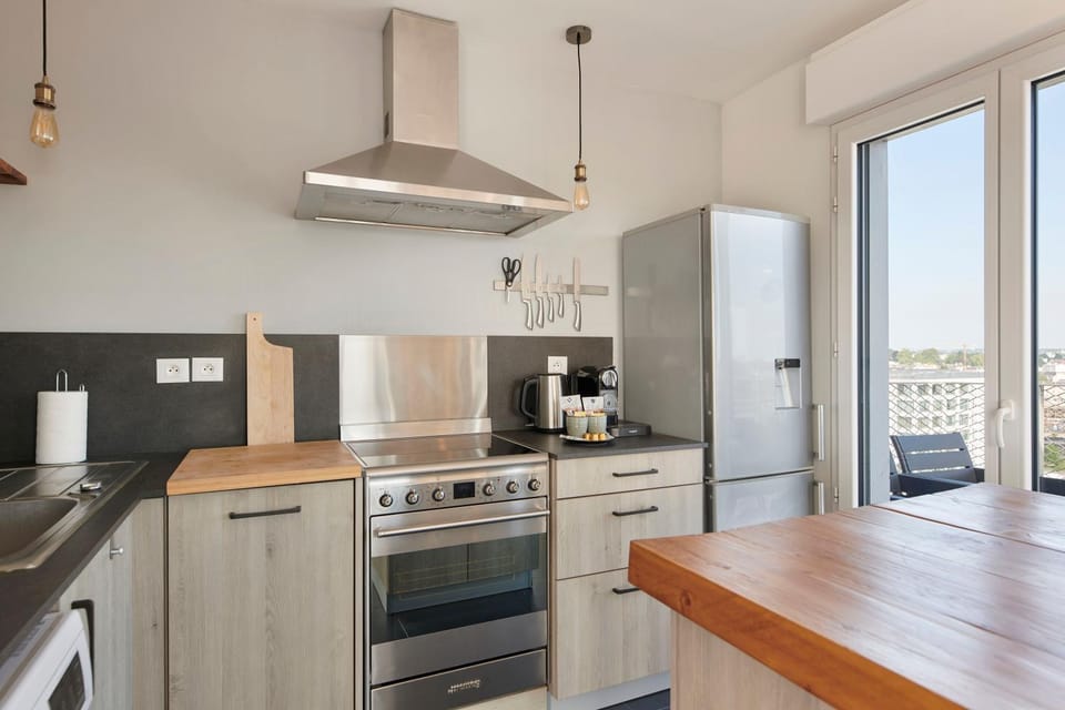 Coffee/tea facilities, stove, kitchen