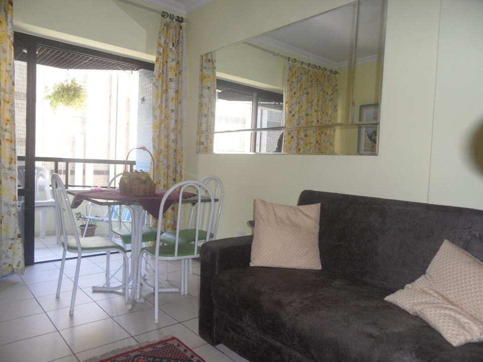Day, Dining area