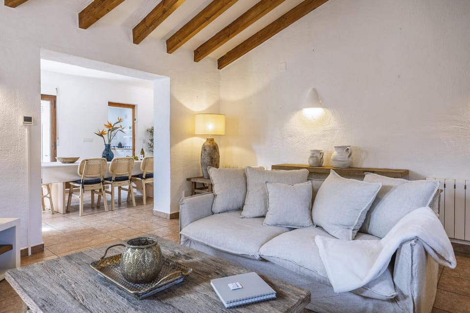 Communal lounge/ TV room, Living room