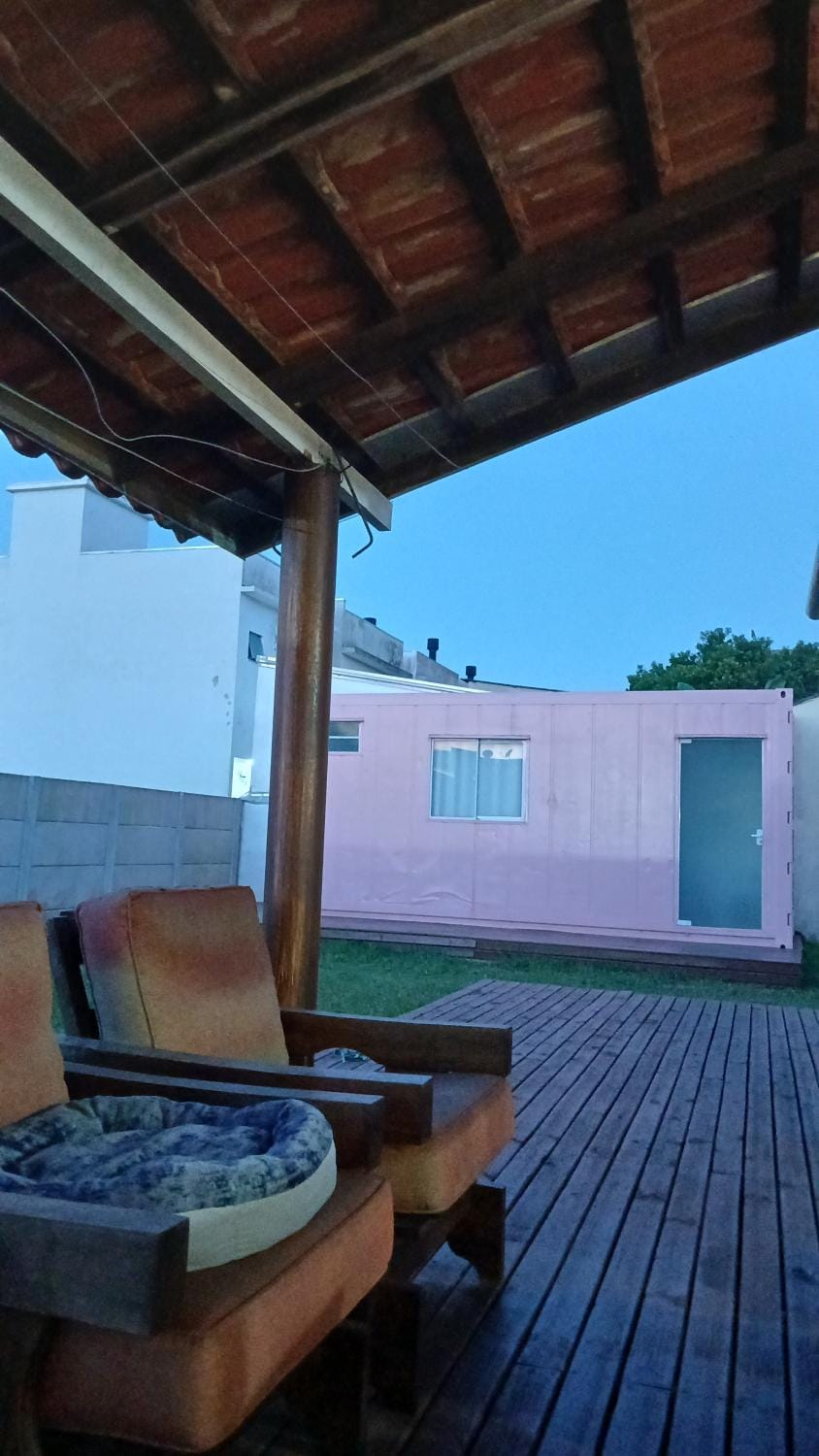 Studio Container Rosa House in Florianopolis