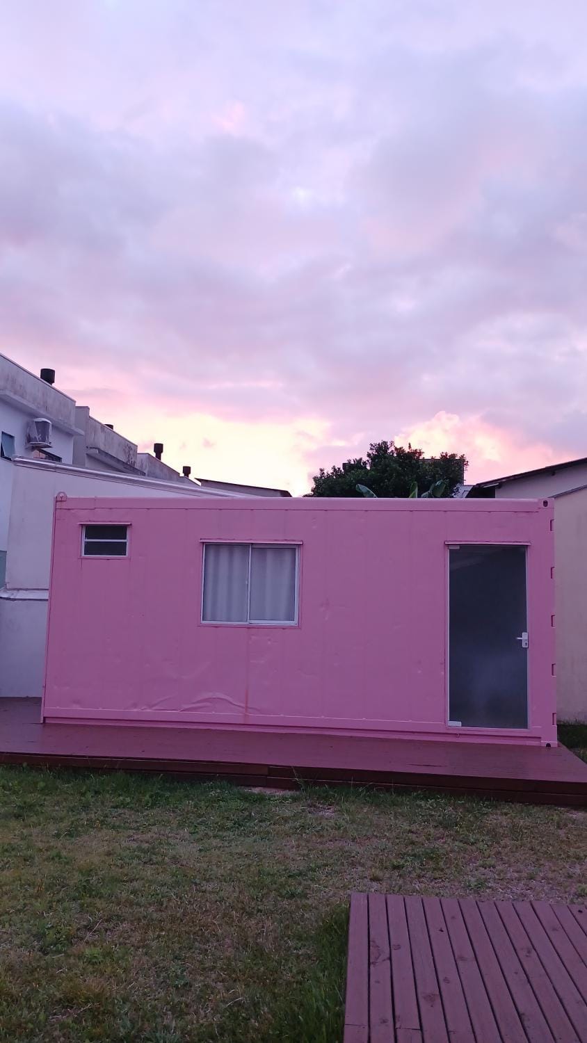 Studio Container Rosa House in Florianopolis