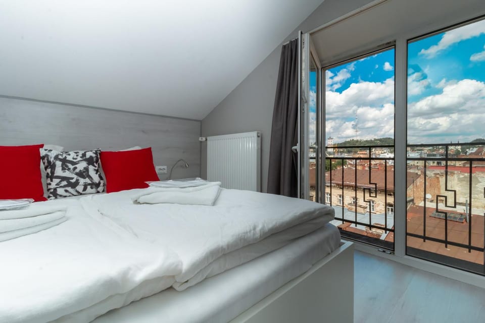 Bed, Photo of the whole room, City view