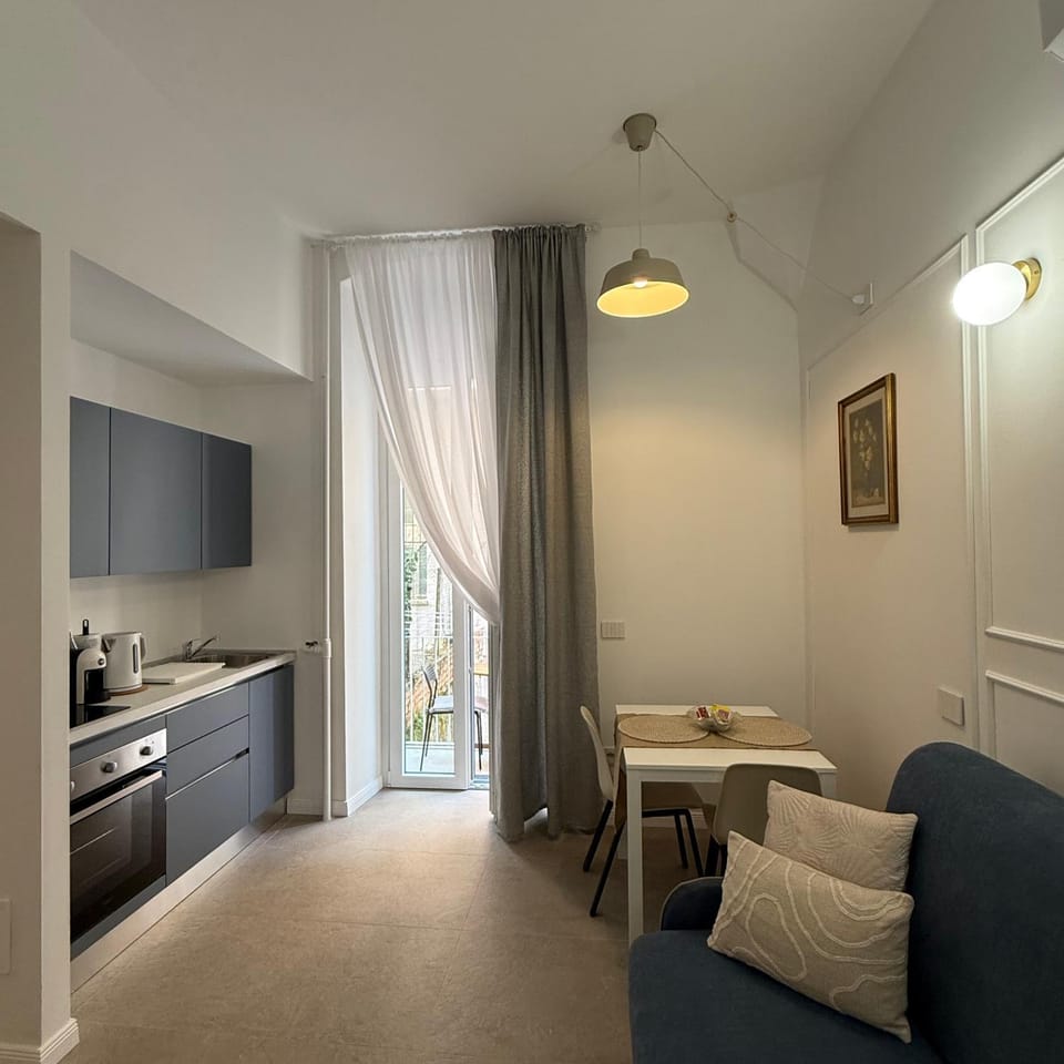 Kitchen or kitchenette, Living room, Seating area, Dining area, stove