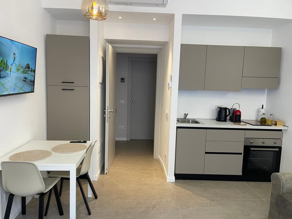 TV and multimedia, Coffee/tea facilities, Kitchen or kitchenette, Dining area, oven