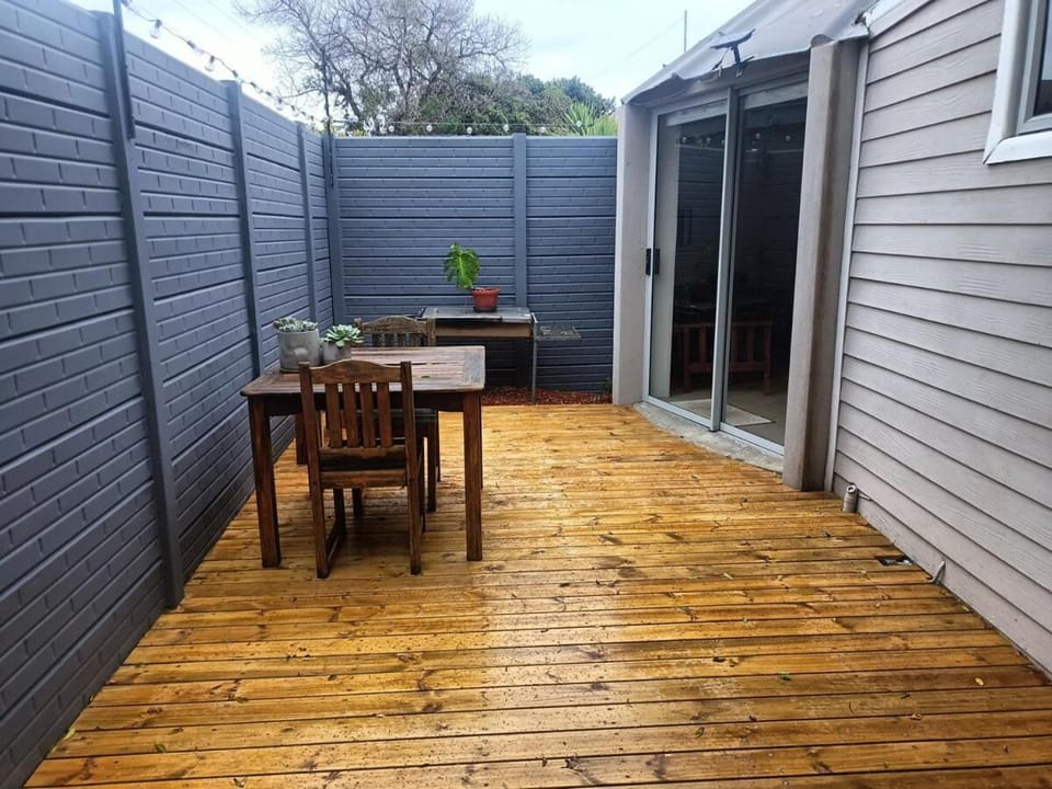 Unique, cozy rondavel 200m from the sea Apartment in Western Cape