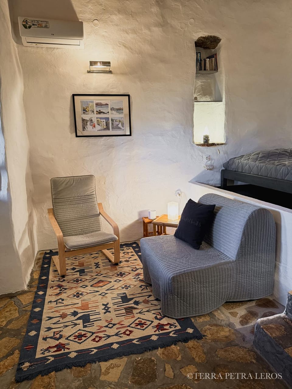 Bed, Living room, Seating area, Bedroom, air conditioner
