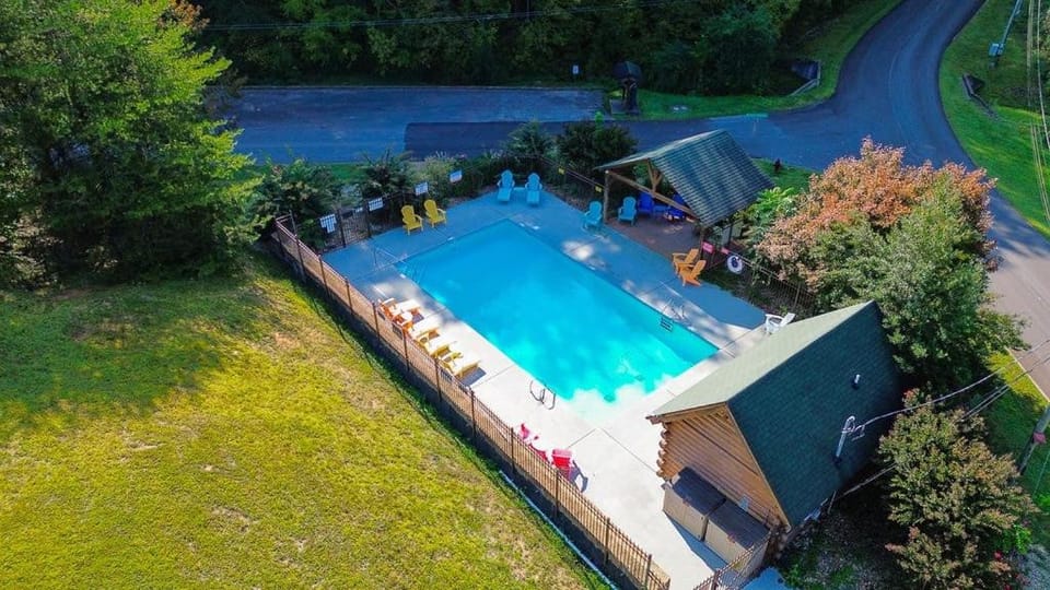 Charming Mountain Dream PrimeLocation Sleeps 8 House in Sevierville