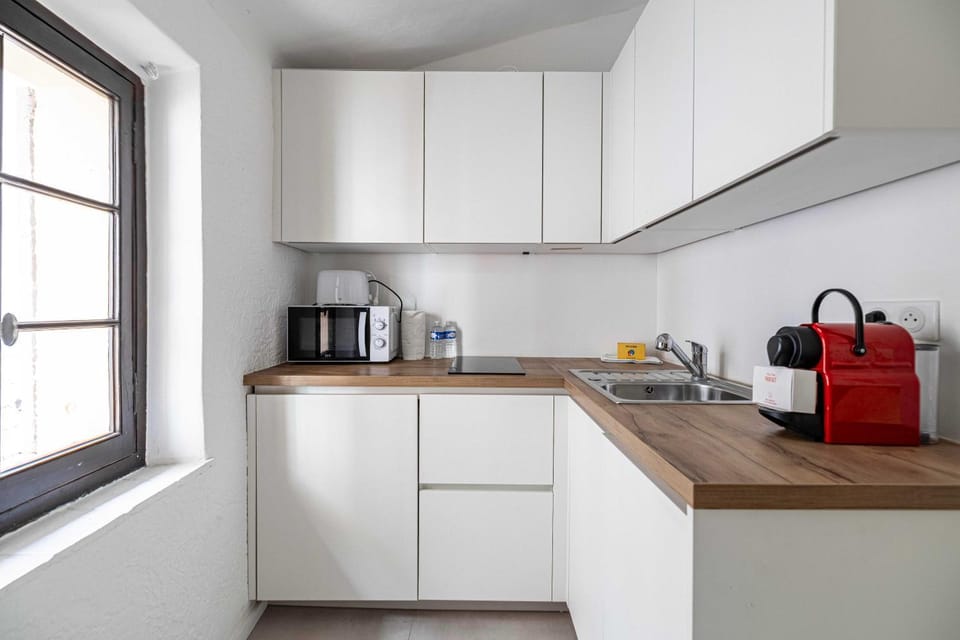 Kitchen or kitchenette