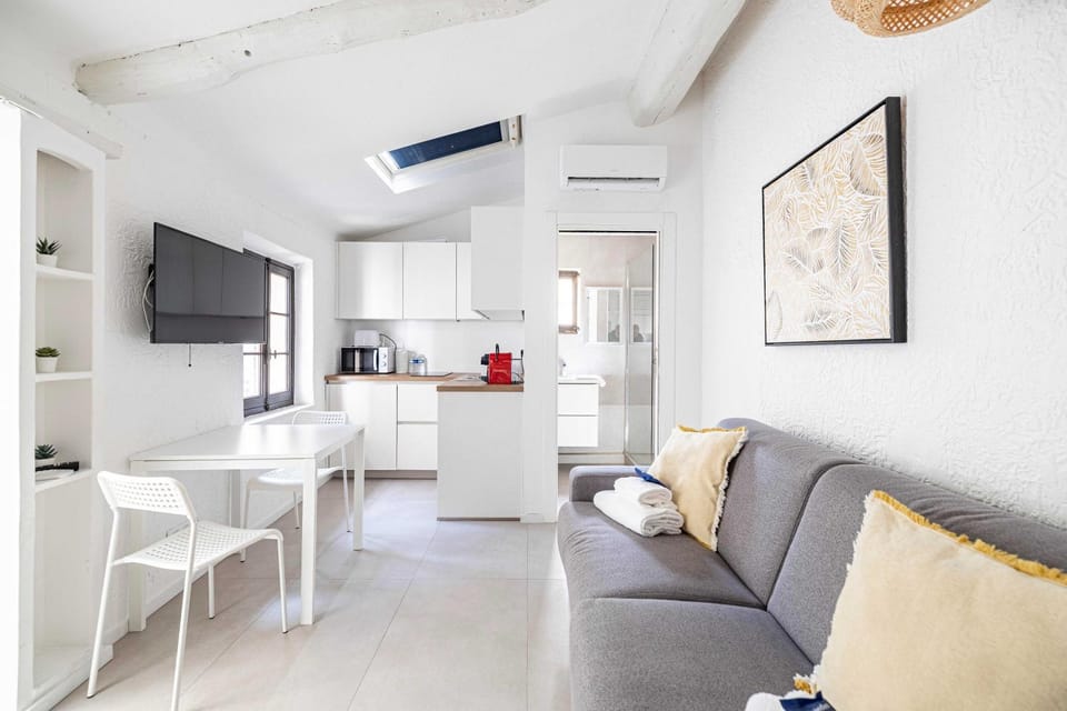 Kitchen or kitchenette, Living room