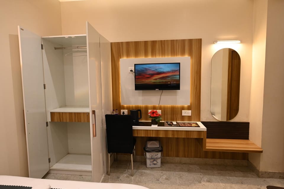 TV and multimedia, wardrobe