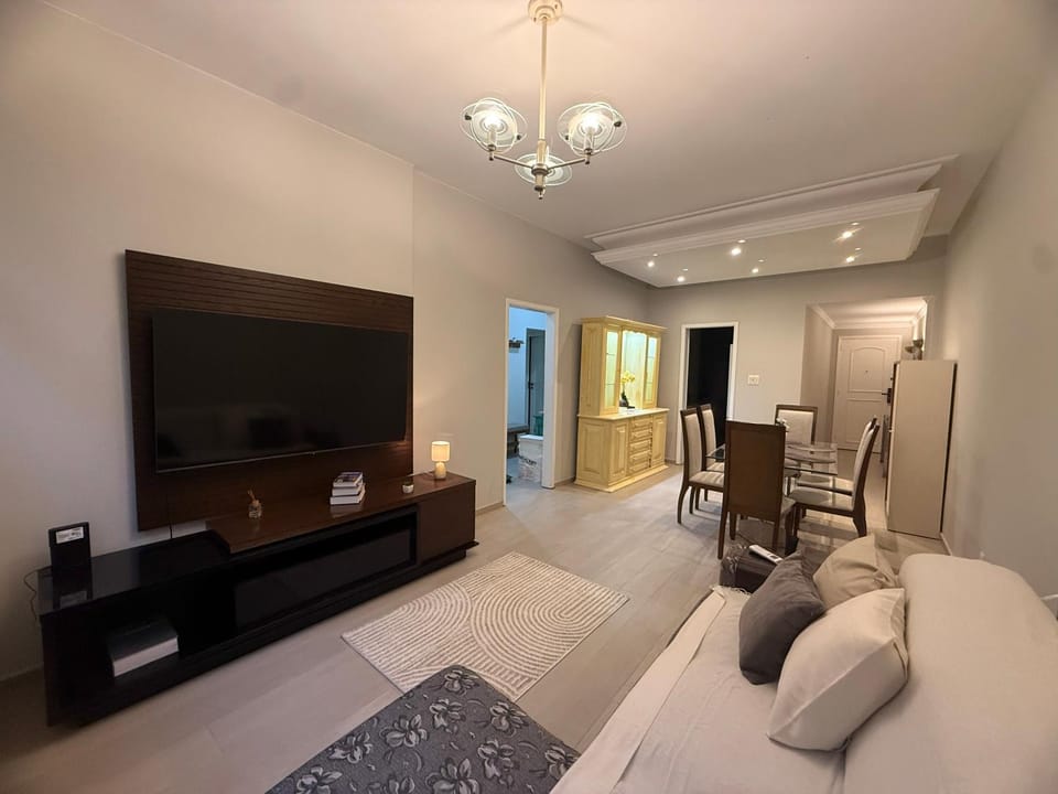 Communal lounge/ TV room, TV and multimedia, Living room, Seating area, Evening entertainment