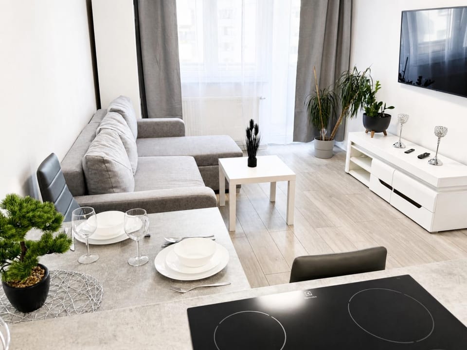 Communal lounge/ TV room, TV and multimedia, Living room, Seating area, Dining area, Evening entertainment