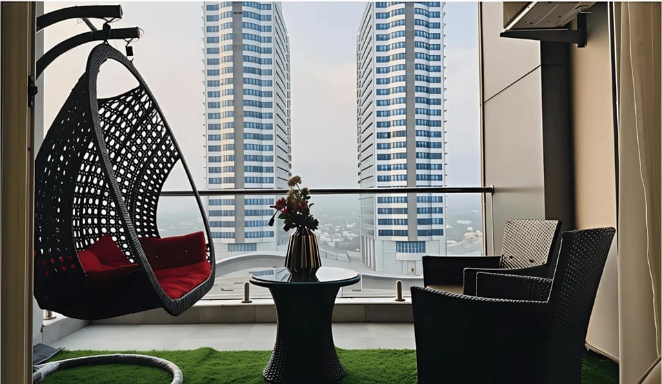 Property building, View (from property/room), Balcony/Terrace, Living room, Seating area, City view, Landmark view, Mountain view, Street view
