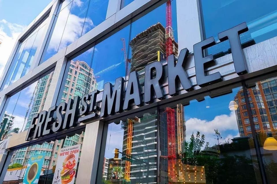 one minute to english bay beach brand new high rise with swimming pool Apartment hotel in Vancouver