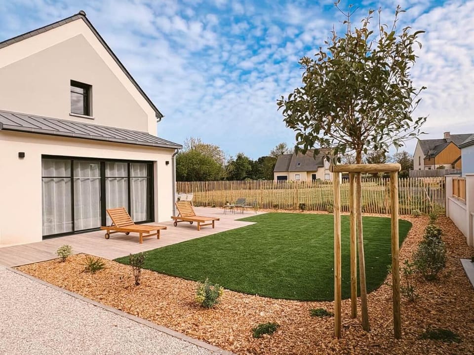 Ker Paravel Family villa with garden 4 min from beach Villa in Dinard