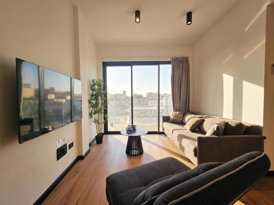 Communal lounge/ TV room, TV and multimedia, Living room, Seating area, Evening entertainment