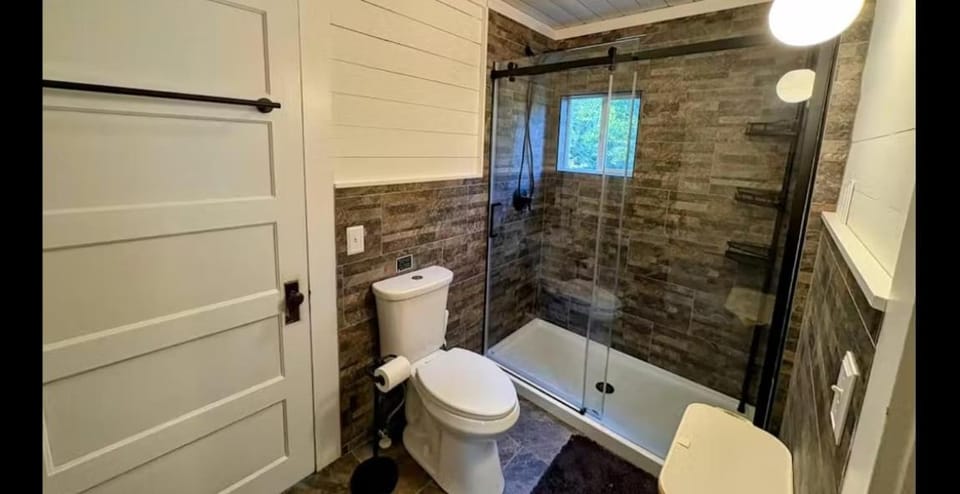 Firefly Cottage House in Laurel Park