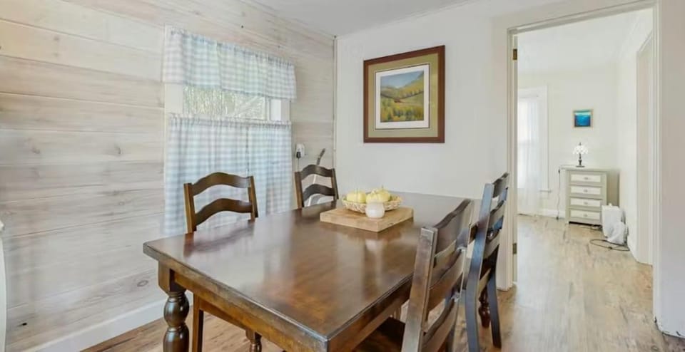 Firefly Cottage House in Laurel Park