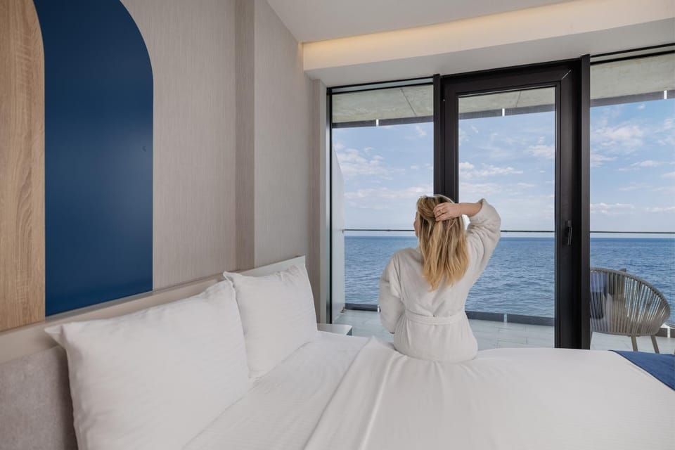 Bed, Photo of the whole room, Guests, Sea view