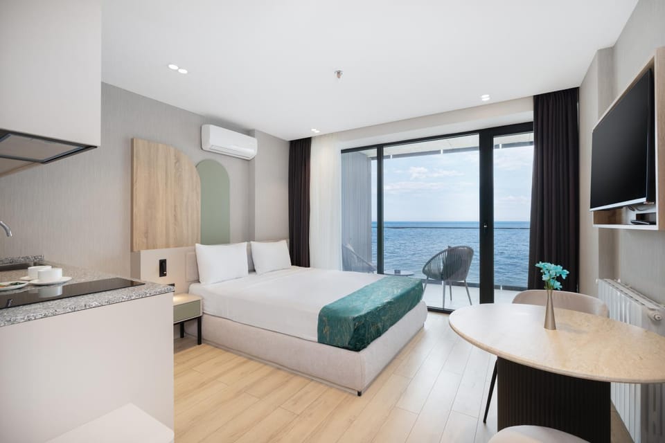 Photo of the whole room, Dining area, Bedroom, Sea view, air conditioner