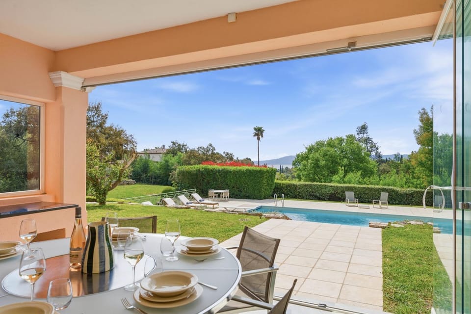 Balcony/Terrace, Swimming pool, Breakfast