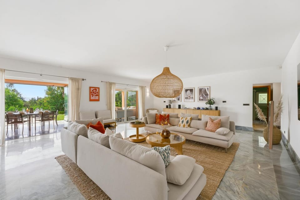 Communal lounge/ TV room, Balcony/Terrace, Living room, Seating area